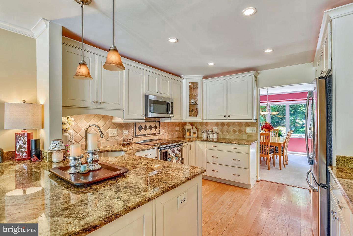 11627 Chapel Cross Way Reston, VA 20194 - Photo 8 of 36