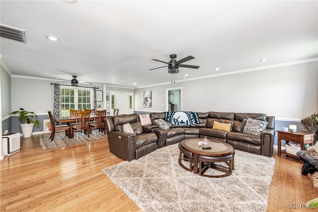 28312 Butler Branch Road Petersburg, VA 23805 - Photo 4 of 33 a living room with furniture