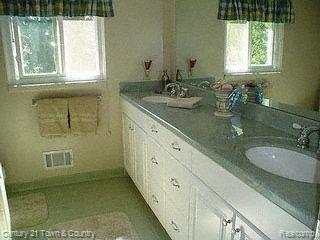 135 Longford Drive Rochester, MI 48309 - Photo 12 of 23 Updated 2 Floor Bath