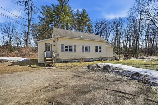 $350,000 | 5 Torrey Street, Easthampton, MA 01027