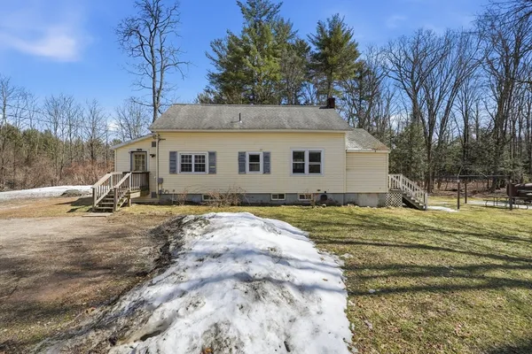 $350,000 | 5 Torrey Street, Easthampton, MA 01027
