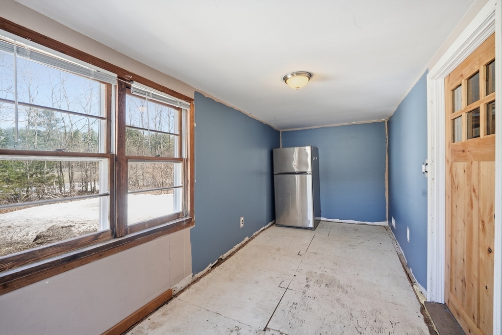 5 Torrey Street Easthampton, MA 01027 - Photo 4 of 36