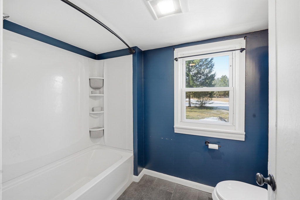 5 Torrey Street Easthampton, MA 01027 - Photo 8 of 36