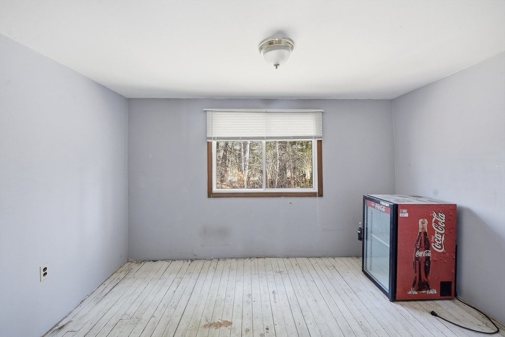 5 Torrey Street Easthampton, MA 01027 - Photo 9 of 36