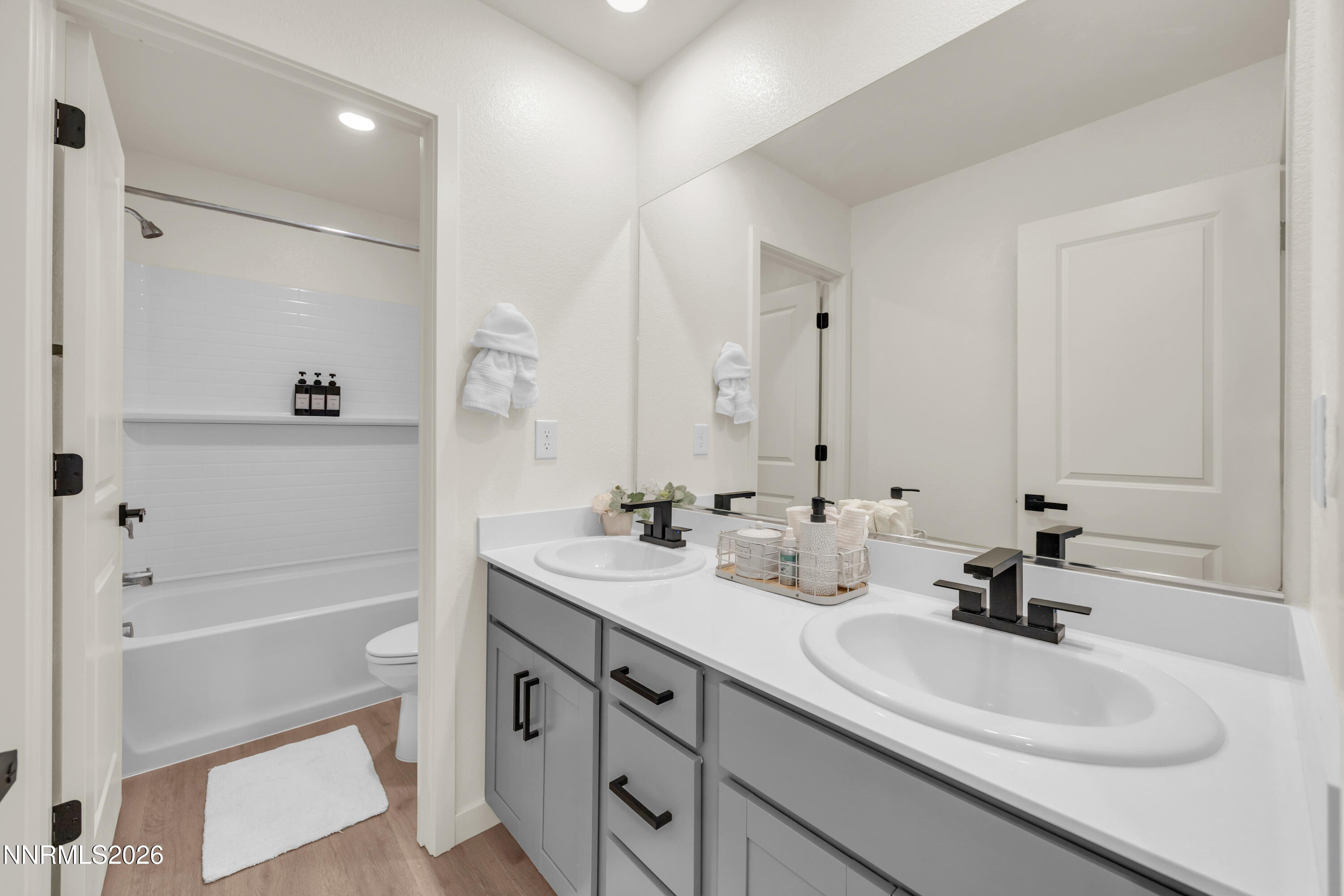 7672 Apex Place Reno, NV 89506 - Photo 27 of 38 32_img_9189