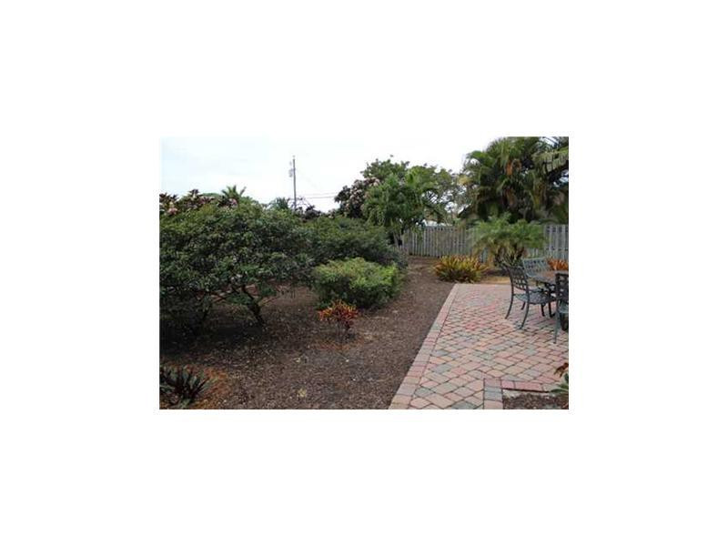 674 Northwest 12th Road Boca Raton, FL 33486 - Photo 11 of 31 Yard/Garden
