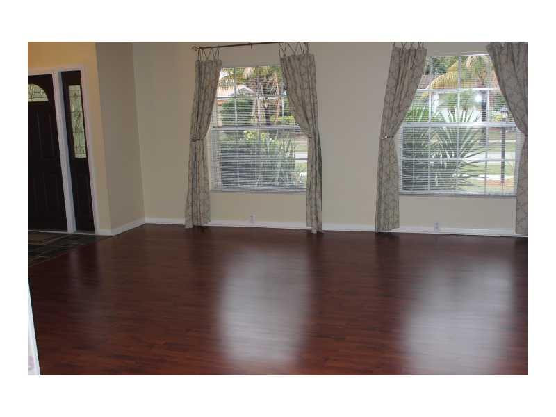 674 Northwest 12th Road Boca Raton, FL 33486 - Photo 12 of 31 Living Room