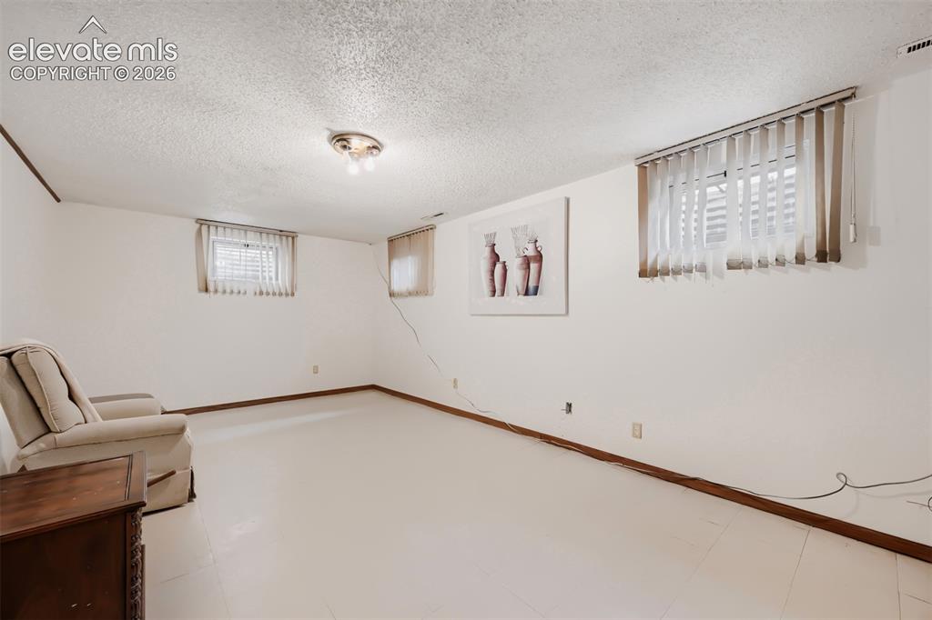 4618 Ridgeglen Road Colorado Springs, CO 80918 - Photo 21 of 27 Family Room