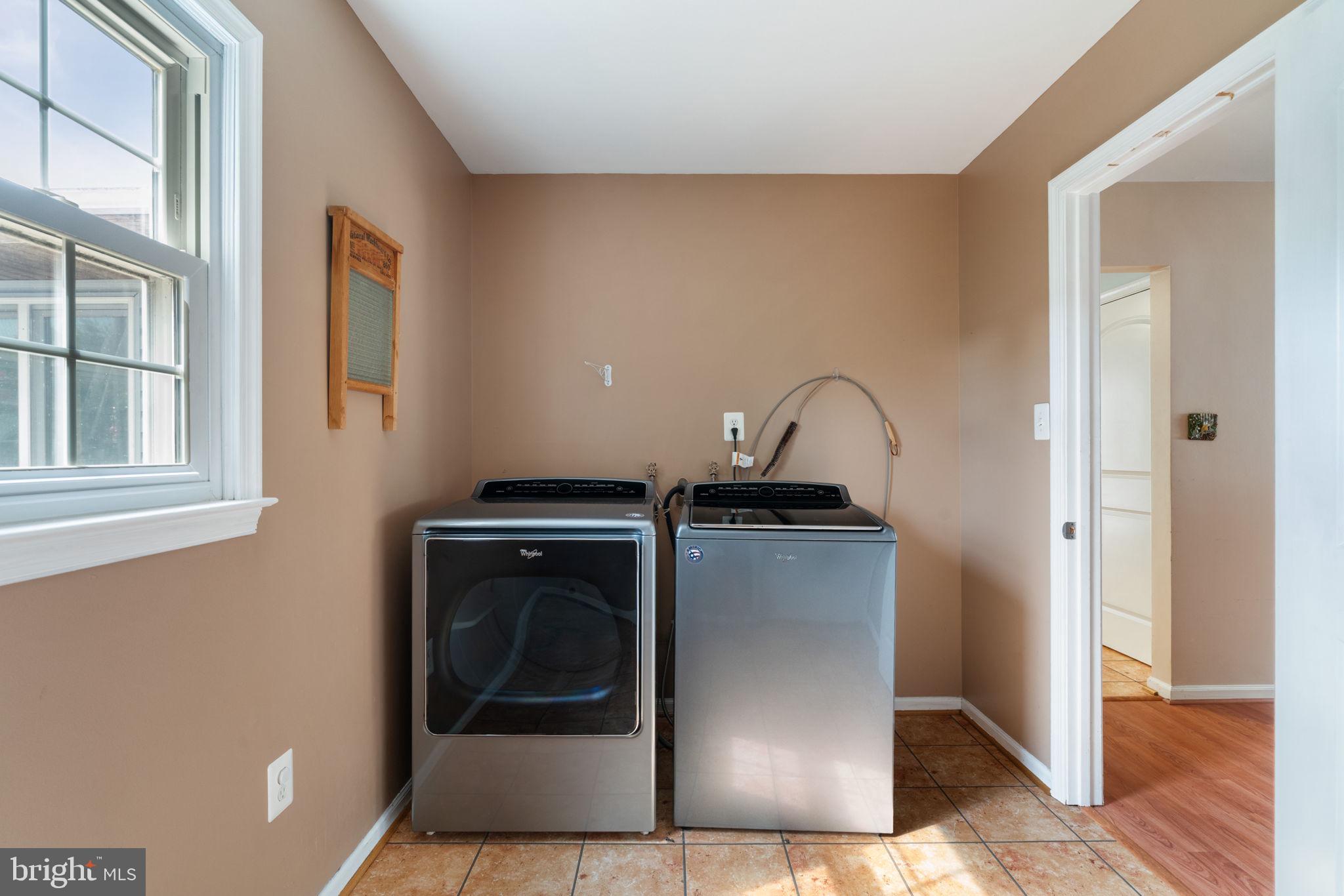 4084 Braxton Road Chantilly, VA 20151 - Photo 17 of 46 Laundry room on main level