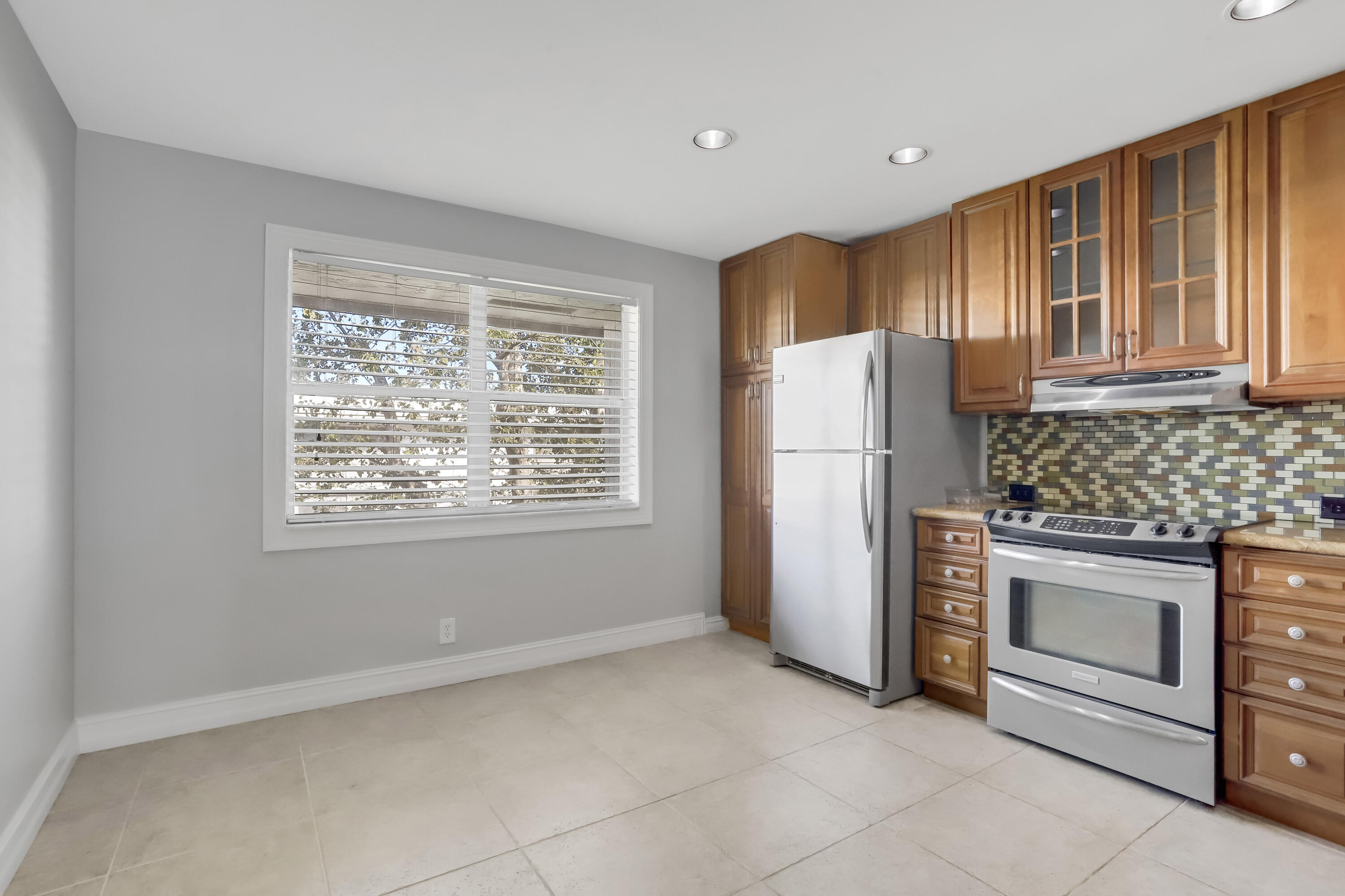 55 Southeast 14th Street, Unit 213 Boca Raton, FL 33432 - Photo 3 of 24 Kitchen