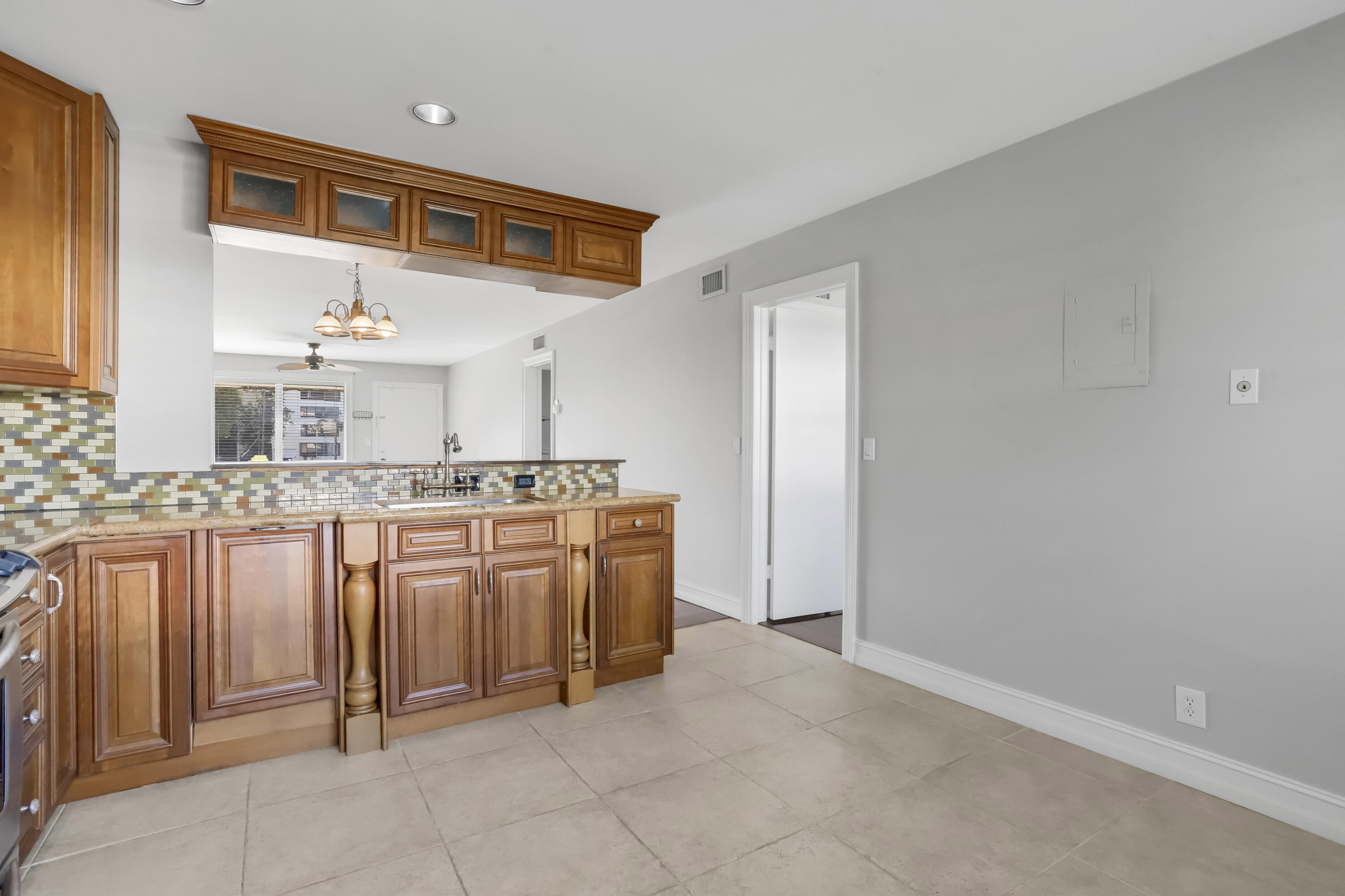 55 Southeast 14th Street, Unit 213 Boca Raton, FL 33432 - Photo 5 of 24 Kitchen