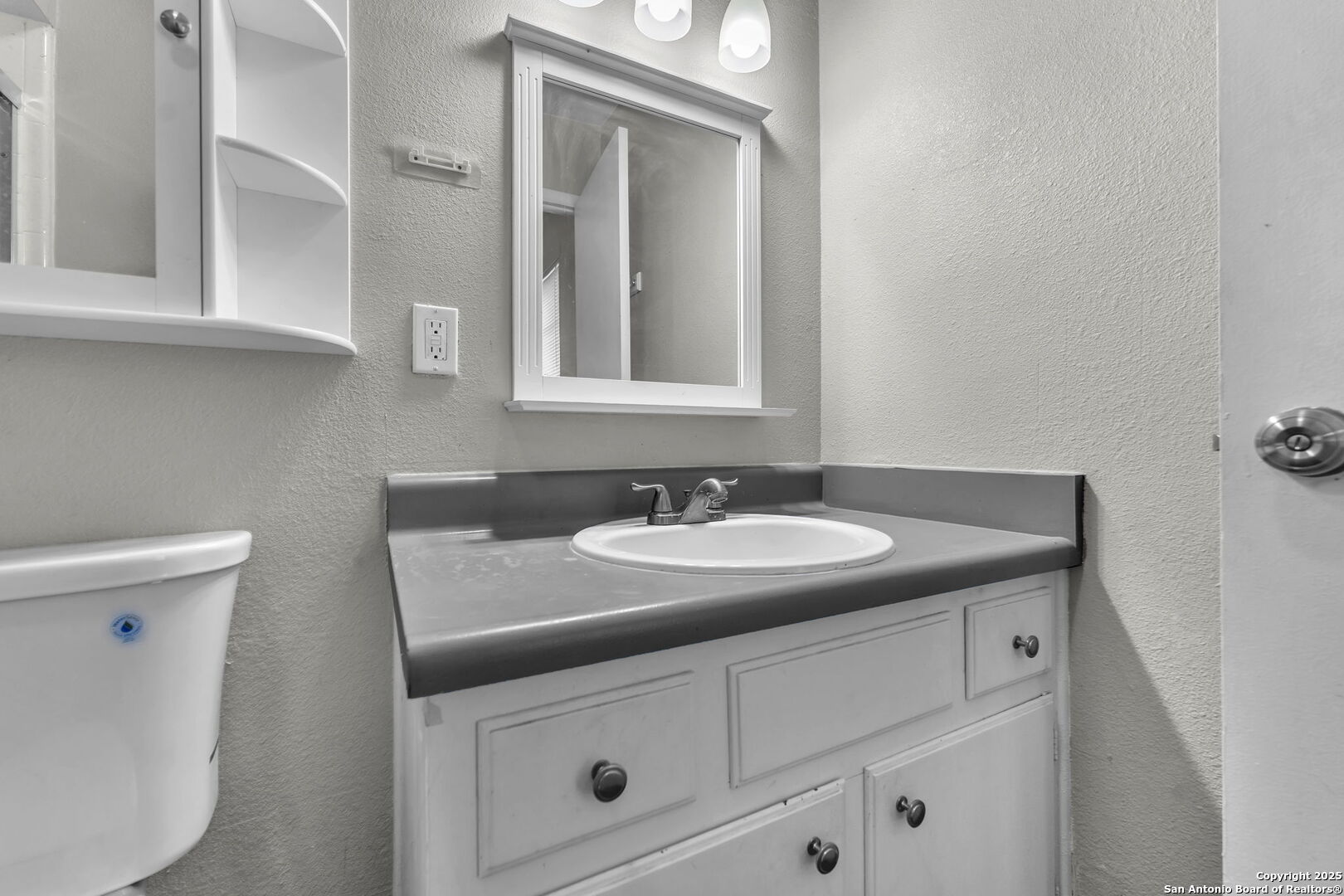 5022 Village Path San Antonio, TX 78218 - Photo 16 of 38