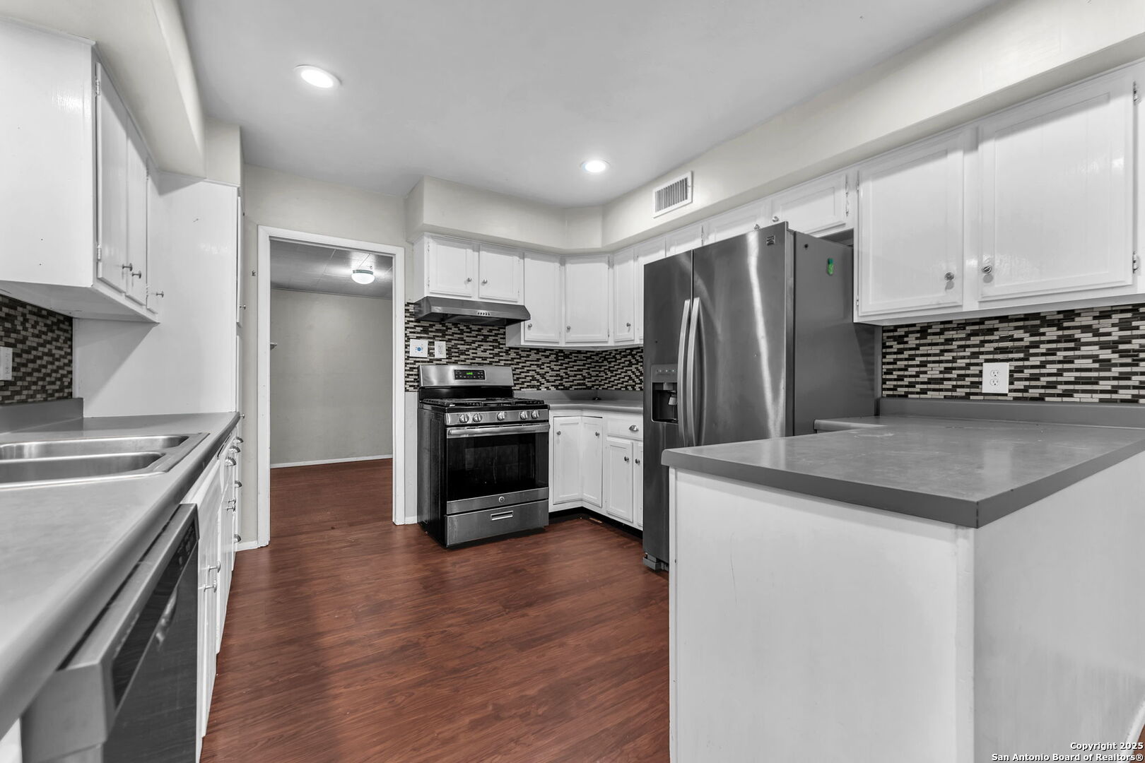 5022 Village Path San Antonio, TX 78218 - Photo 23 of 38