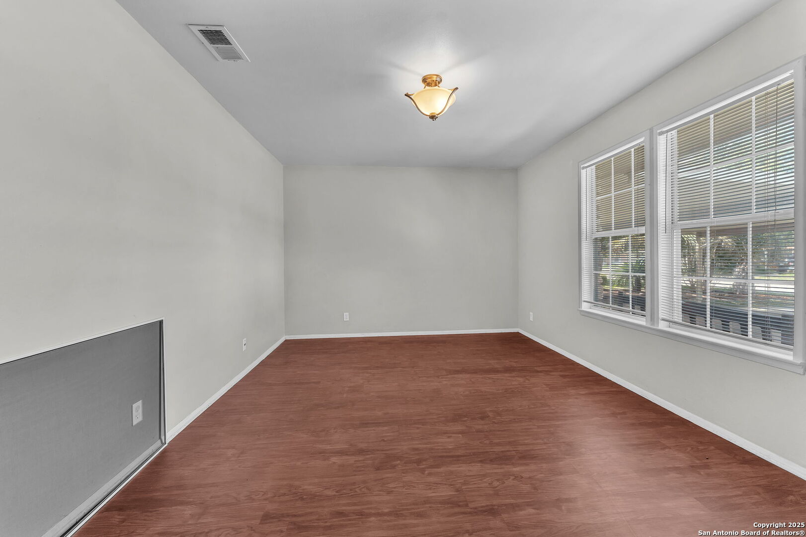 5022 Village Path San Antonio, TX 78218 - Photo 7 of 38