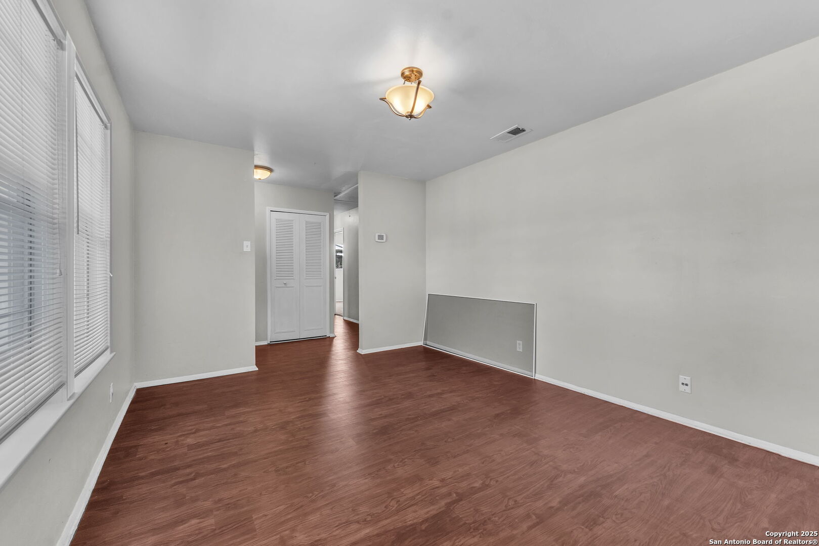 5022 Village Path San Antonio, TX 78218 - Photo 8 of 38