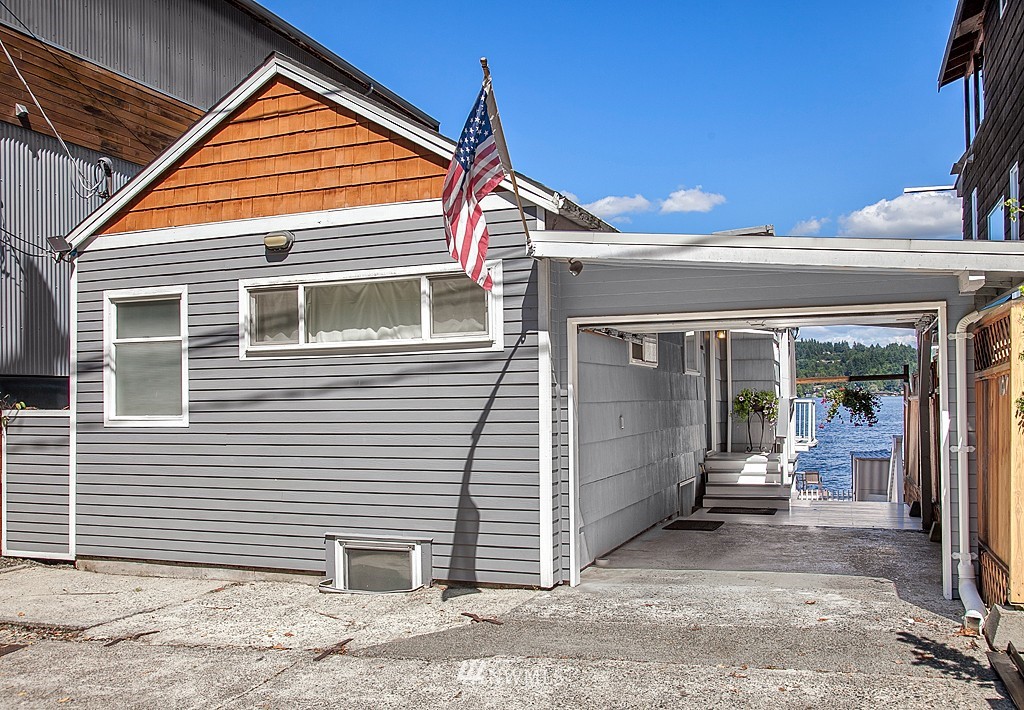 10714 Riviera Place Northeast Seattle, WA 98125 - Photo 14 of 15 Gallery Image 14