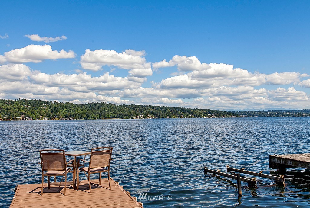 10714 Riviera Place Northeast Seattle, WA 98125 - Photo 3 of 15 Gallery Image 3