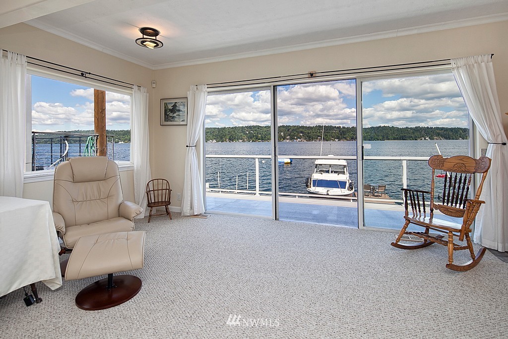 10714 Riviera Place Northeast Seattle, WA 98125 - Photo 8 of 15 Gallery Image 8
