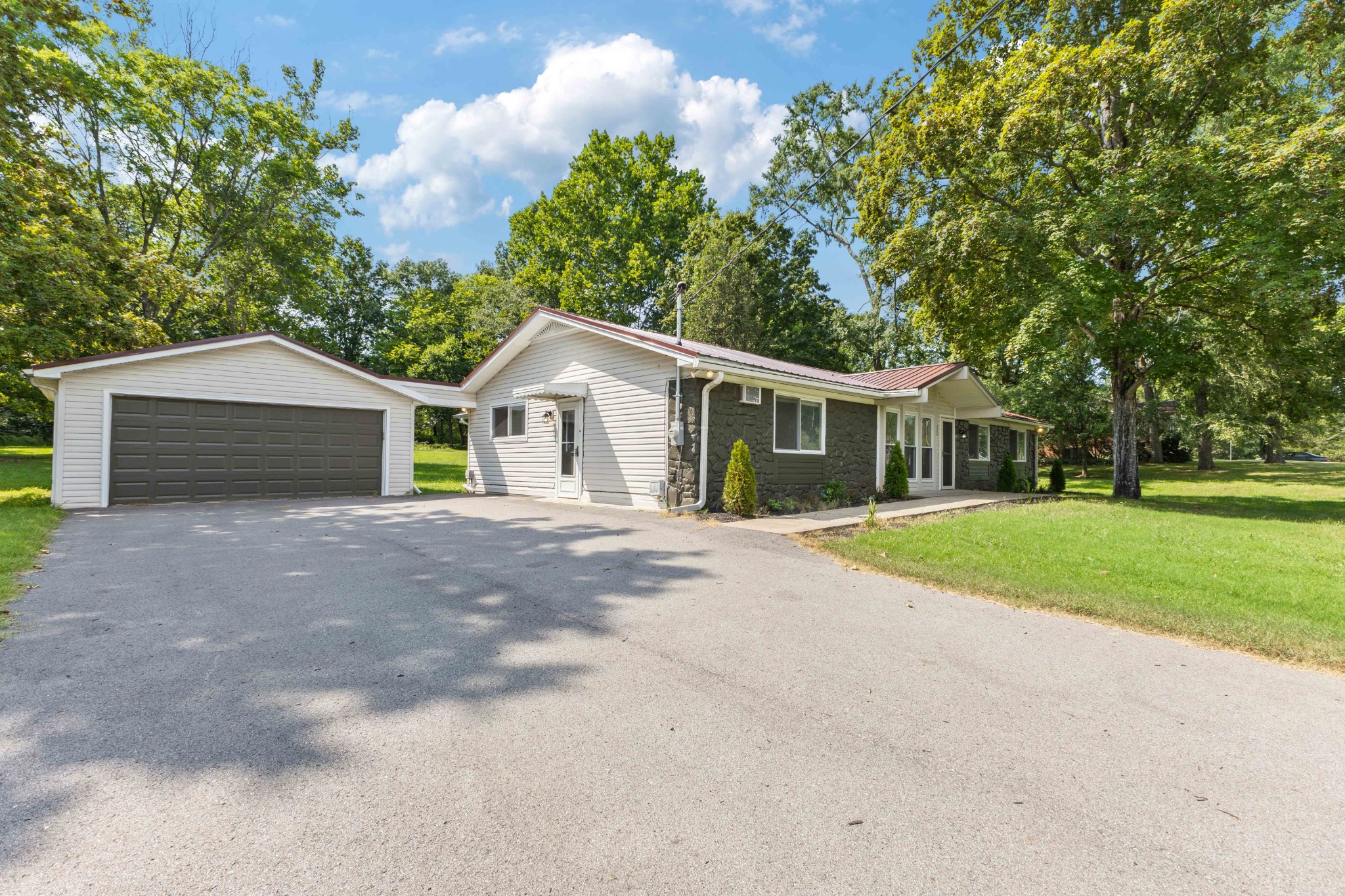 2306 Raspberry Lane Lebanon, TN 37087 - Photo 3 of 100 a front view of house with yard and green space