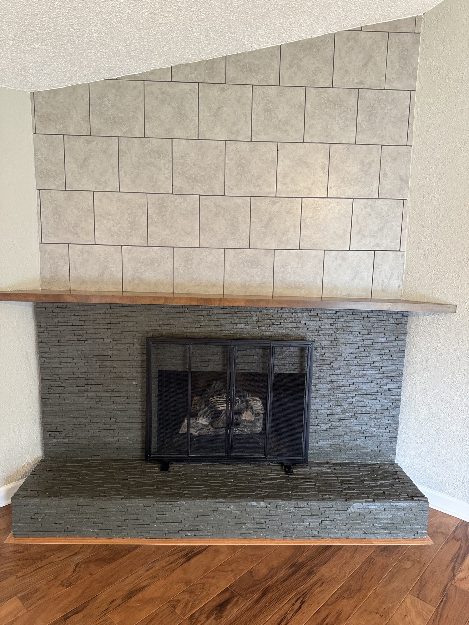 2306 Raspberry Lane Lebanon, TN 37087 - Photo 54 of 100 a living room with a fireplace