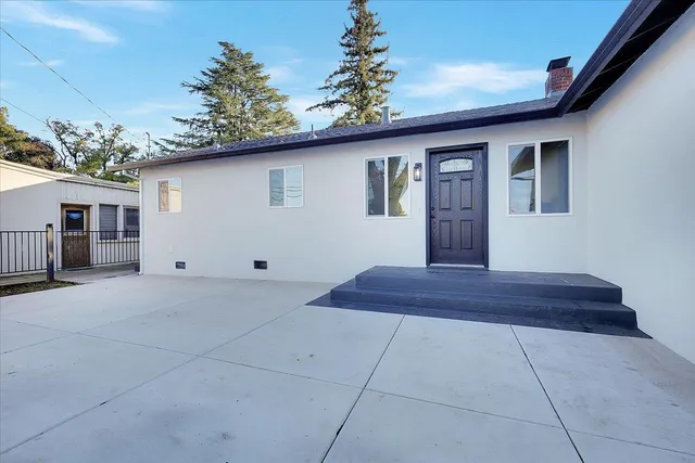 a house view with a outdoor space