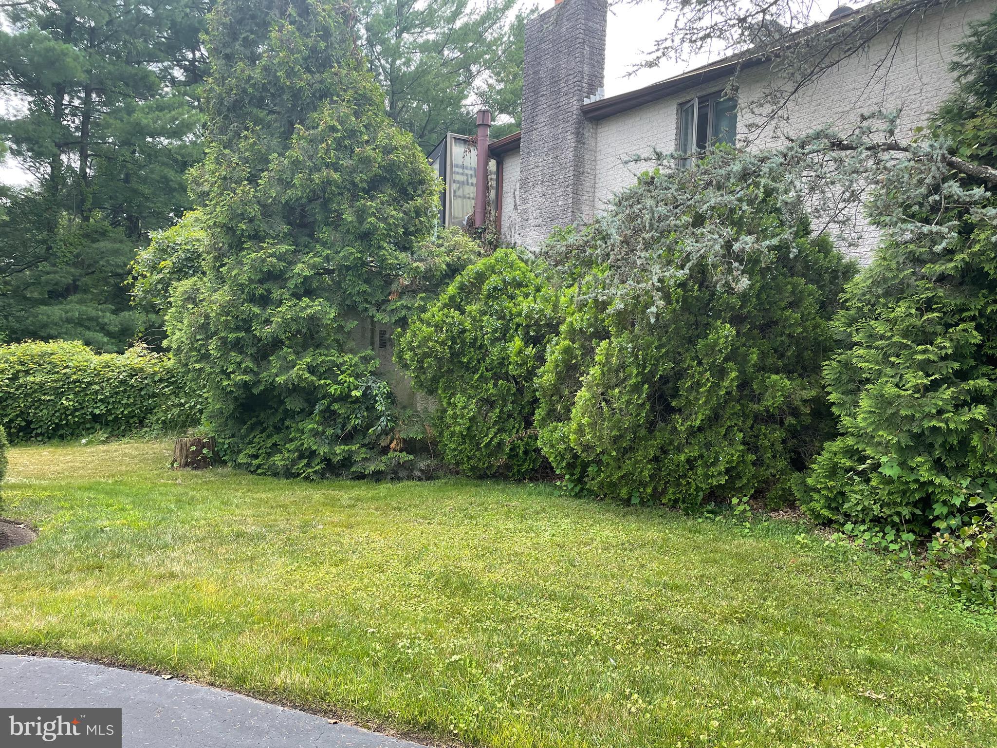 10 Snowflake Road Huntingdon Valley, PA 19006 - Photo 3 of 10 Outside