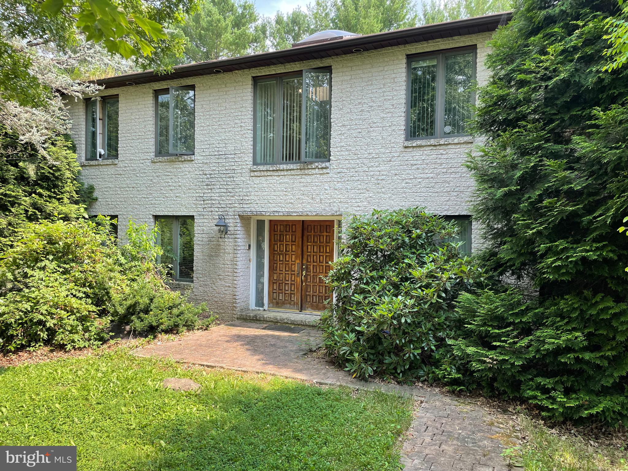 10 Snowflake Road Huntingdon Valley, PA 19006 - Photo 5 of 10 Front