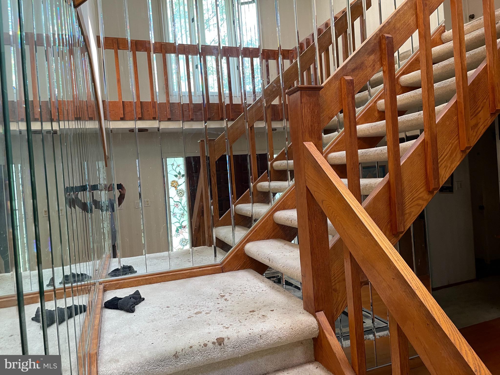 10 Snowflake Road Huntingdon Valley, PA 19006 - Photo 6 of 10 Foyer Steps