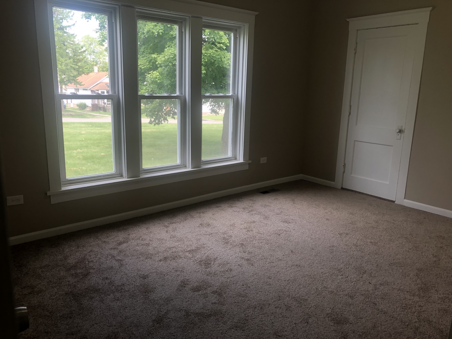 1709 Maple Road Joliet, IL 60432 - Photo 5 of 28