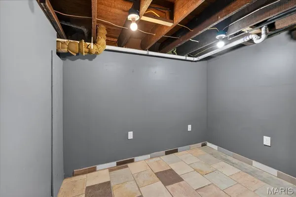 $1,650 | 8215 Pennsylvania Avenue, St. Louis, MO 63111