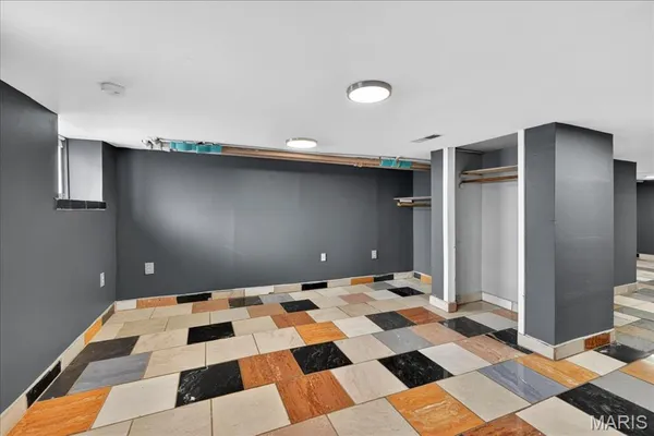 $1,650 | 8215 Pennsylvania Avenue, St. Louis, MO 63111