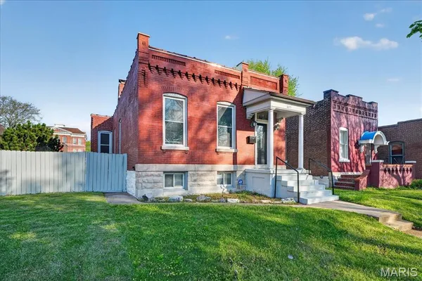 $1,650 | 8215 Pennsylvania Avenue, St. Louis, MO 63111