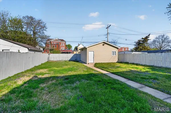 $1,650 | 8215 Pennsylvania Avenue, St. Louis, MO 63111