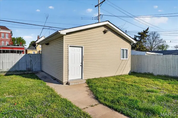 $1,650 | 8215 Pennsylvania Avenue, St. Louis, MO 63111