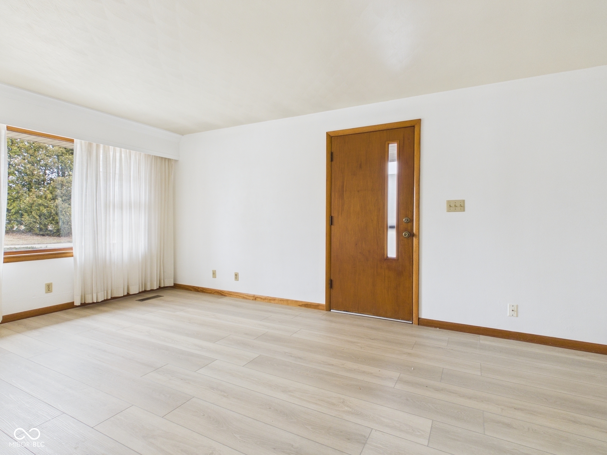 719 Rainbow Boulevard Anderson, IN 46012 - Photo 8 of 37