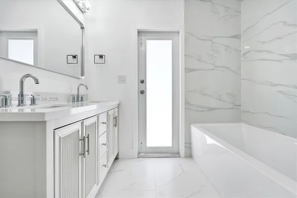$1,295,000 | 5711 Northeast 20th Terrace, Fort Lauderdale, FL 33308