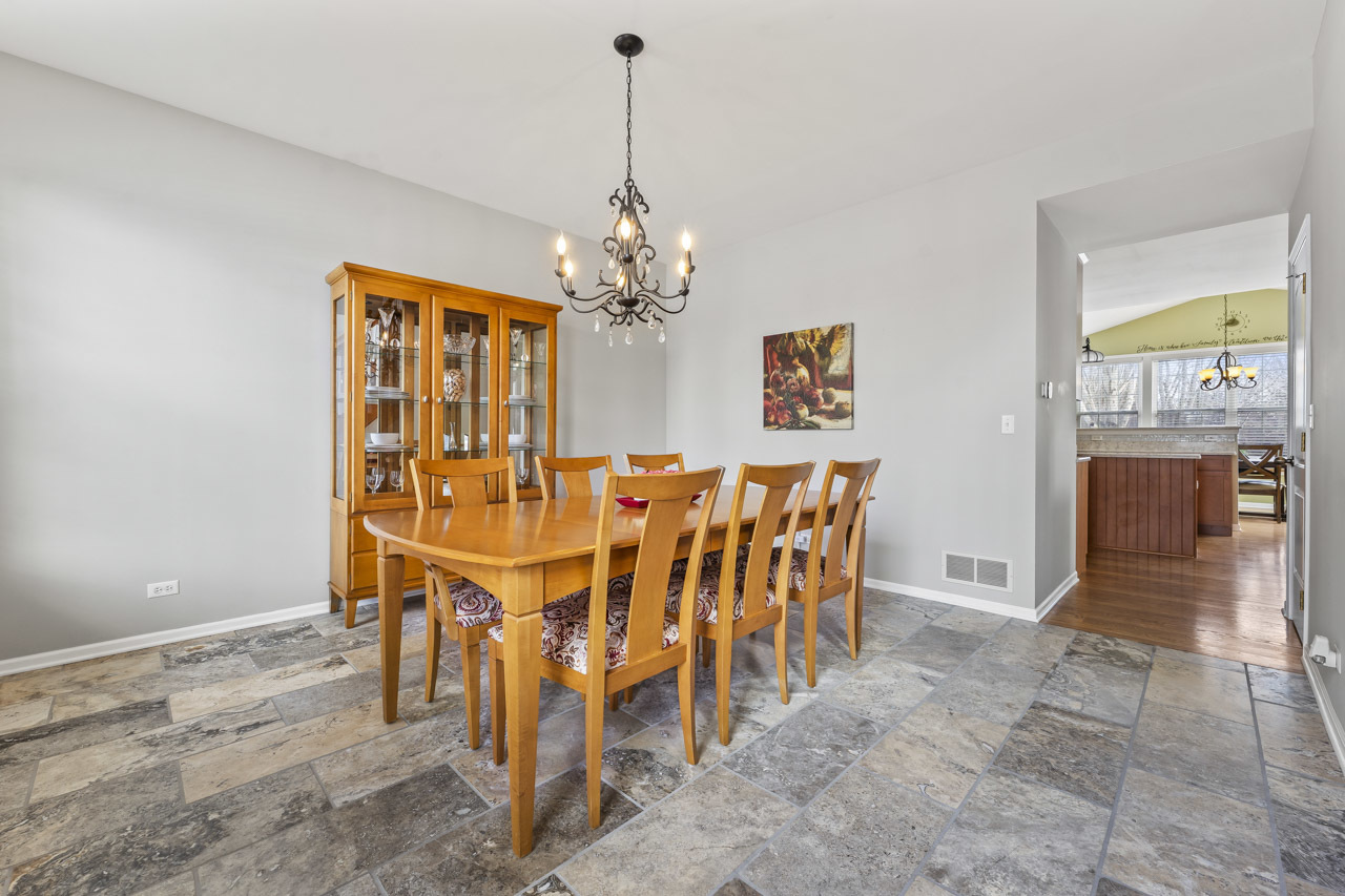 1575 Old Forge Road Bartlett, IL 60103 - Photo 9 of 52