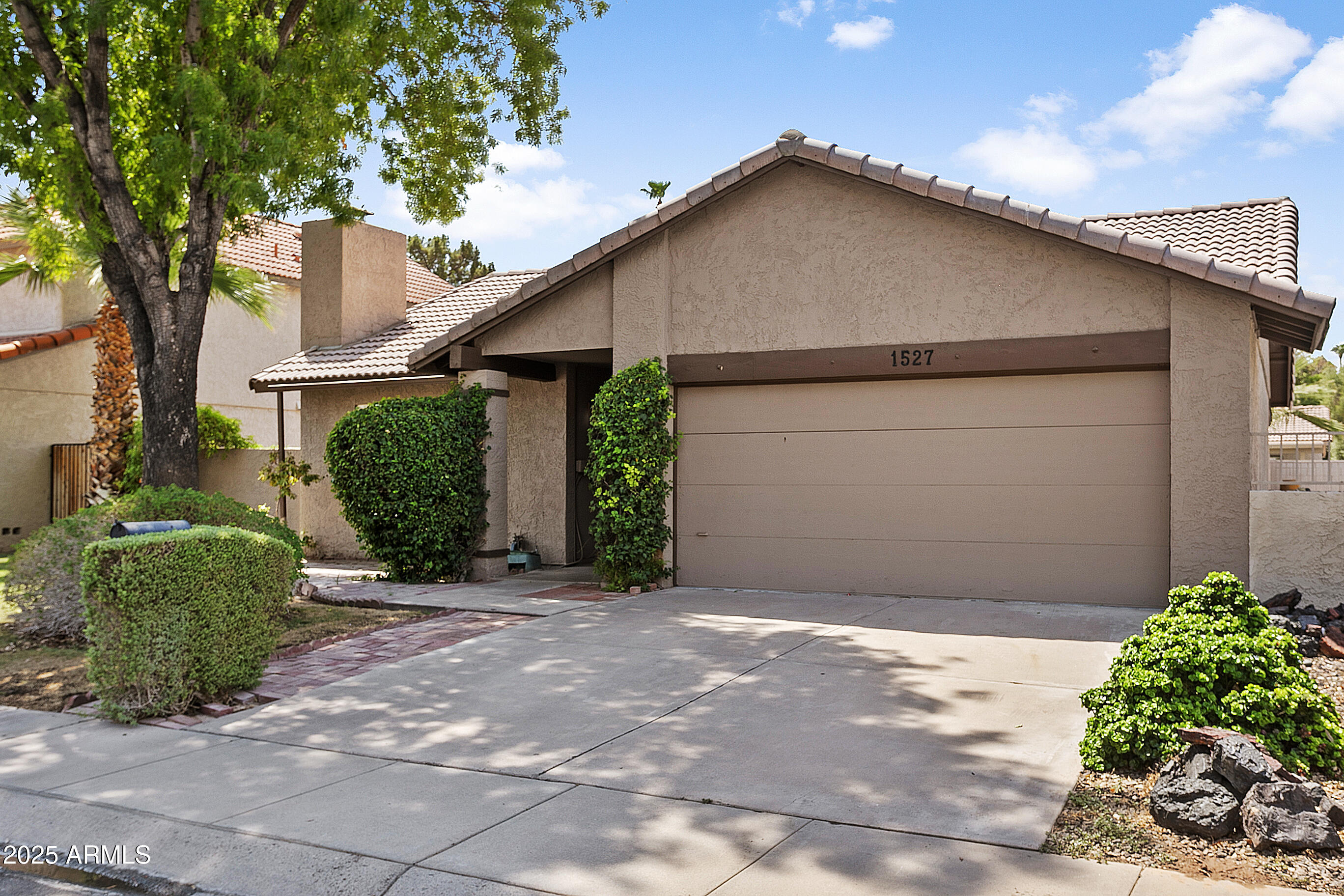 1527 East Westwind Way Tempe, AZ 85283 - Photo 2 of 25 1527EWestwindway002