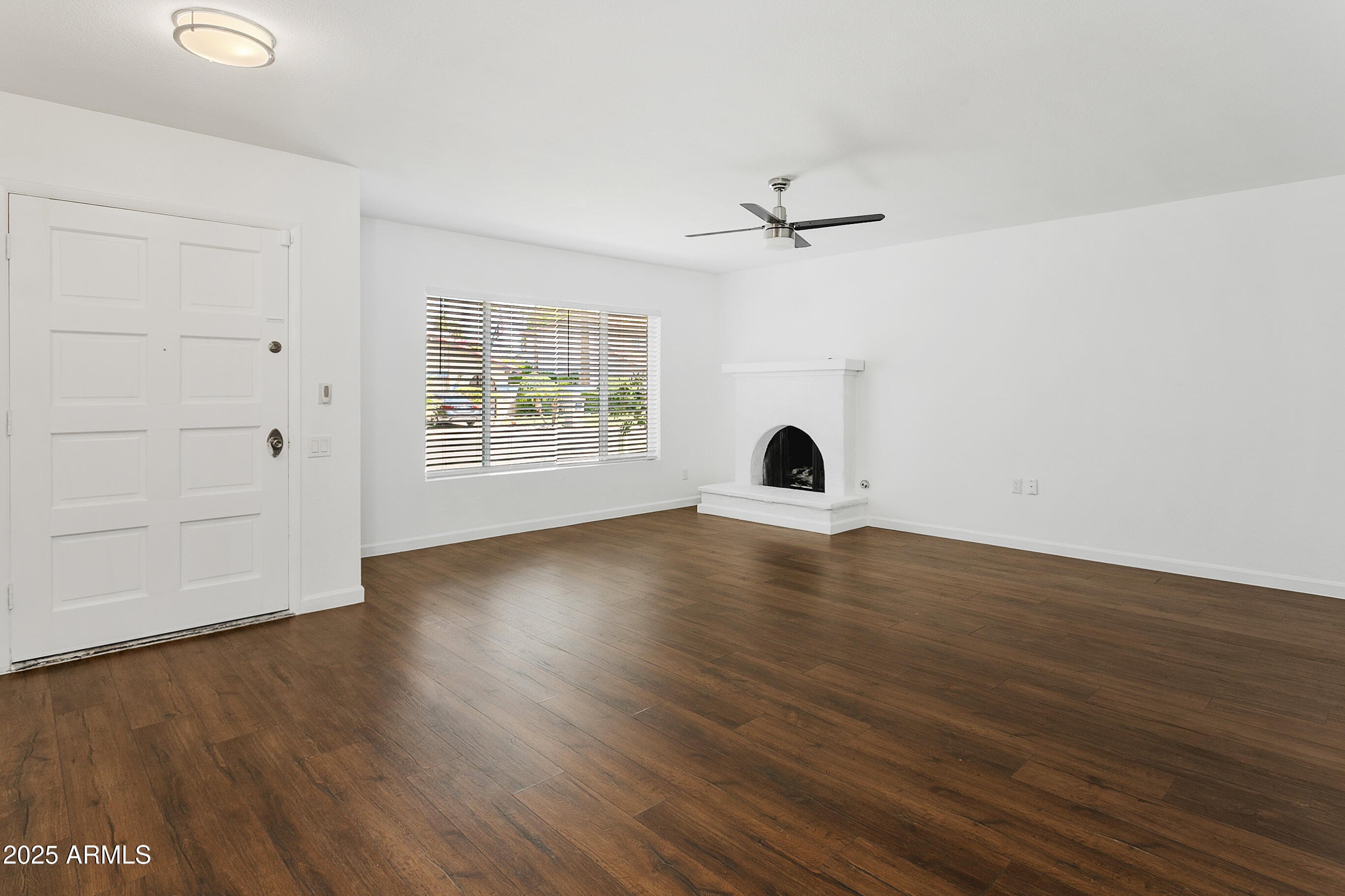 1527 East Westwind Way Tempe, AZ 85283 - Photo 3 of 25 1527EWestwindway003