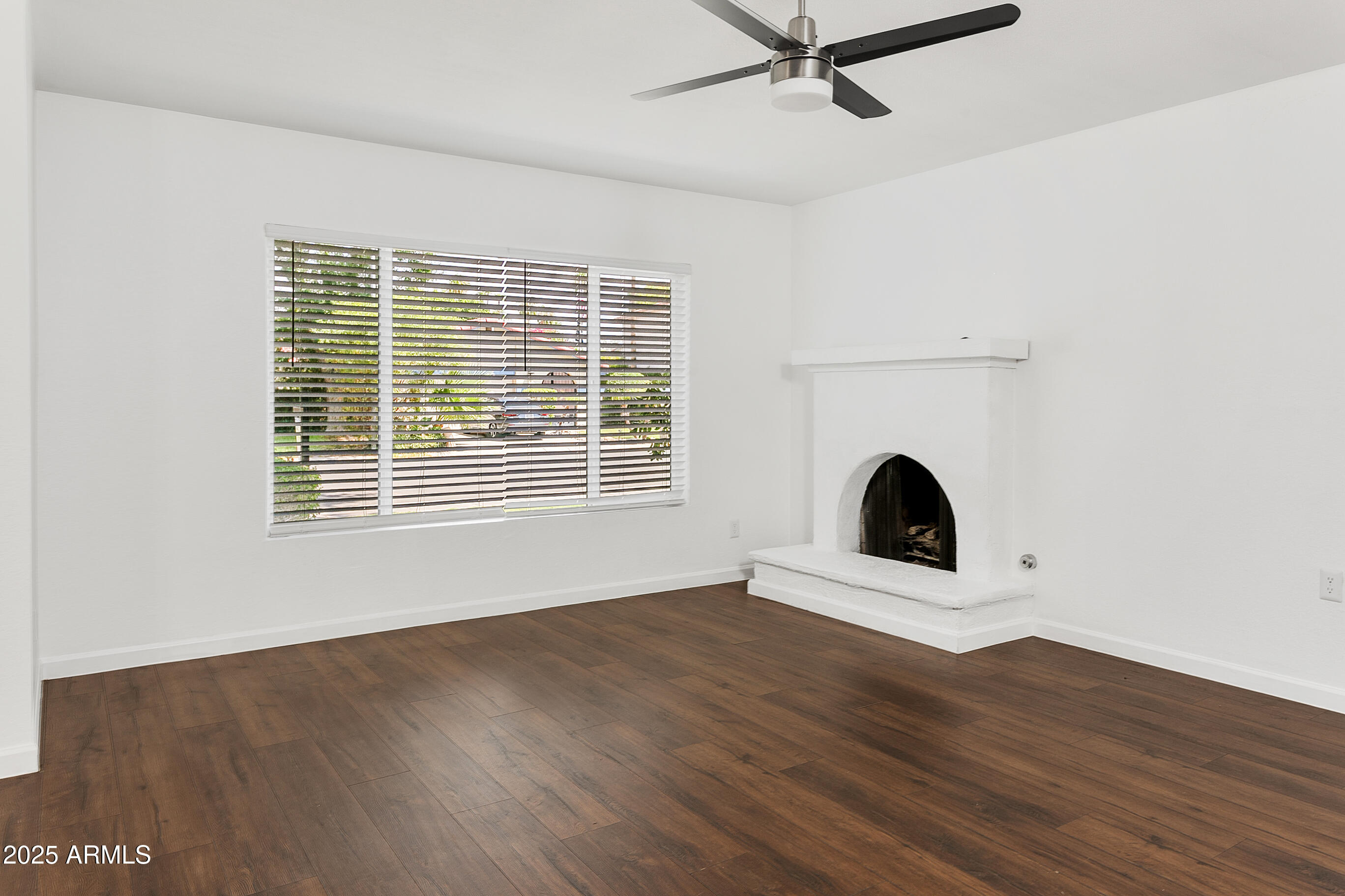 1527 East Westwind Way Tempe, AZ 85283 - Photo 4 of 25 1527EWestwindway004