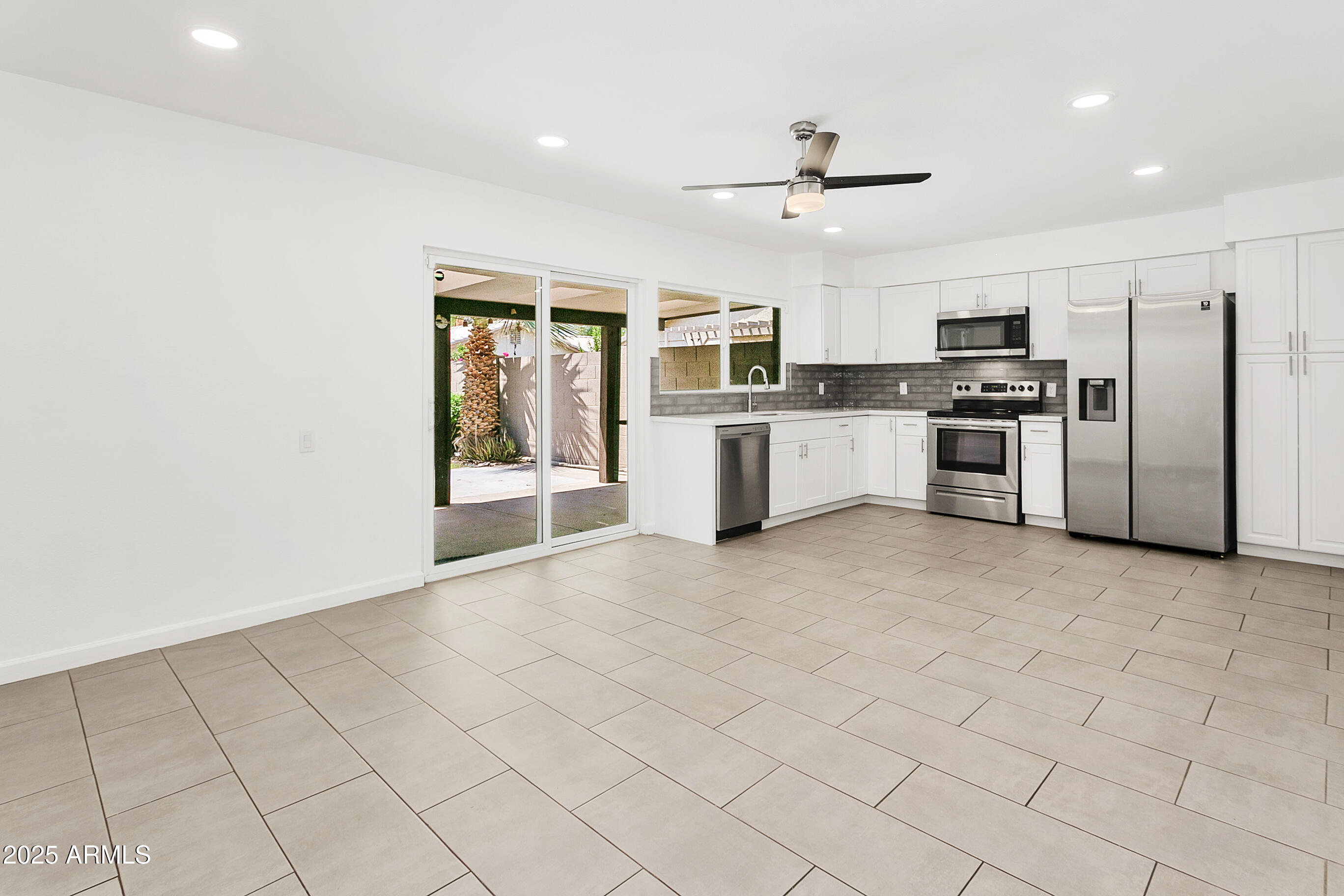 1527 East Westwind Way Tempe, AZ 85283 - Photo 6 of 25 1527EWestwindway006