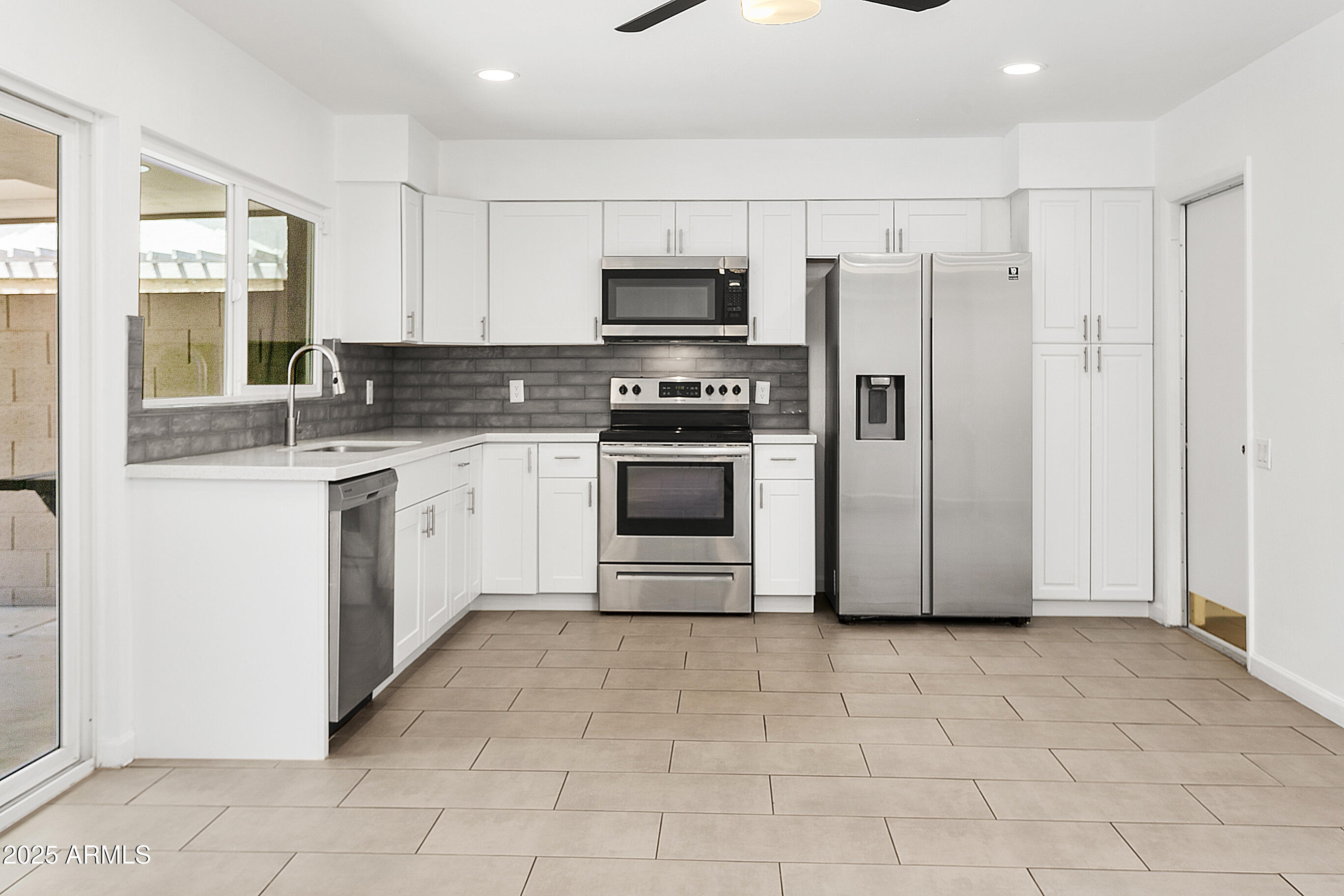 1527 East Westwind Way Tempe, AZ 85283 - Photo 7 of 25 1527EWestwindway007