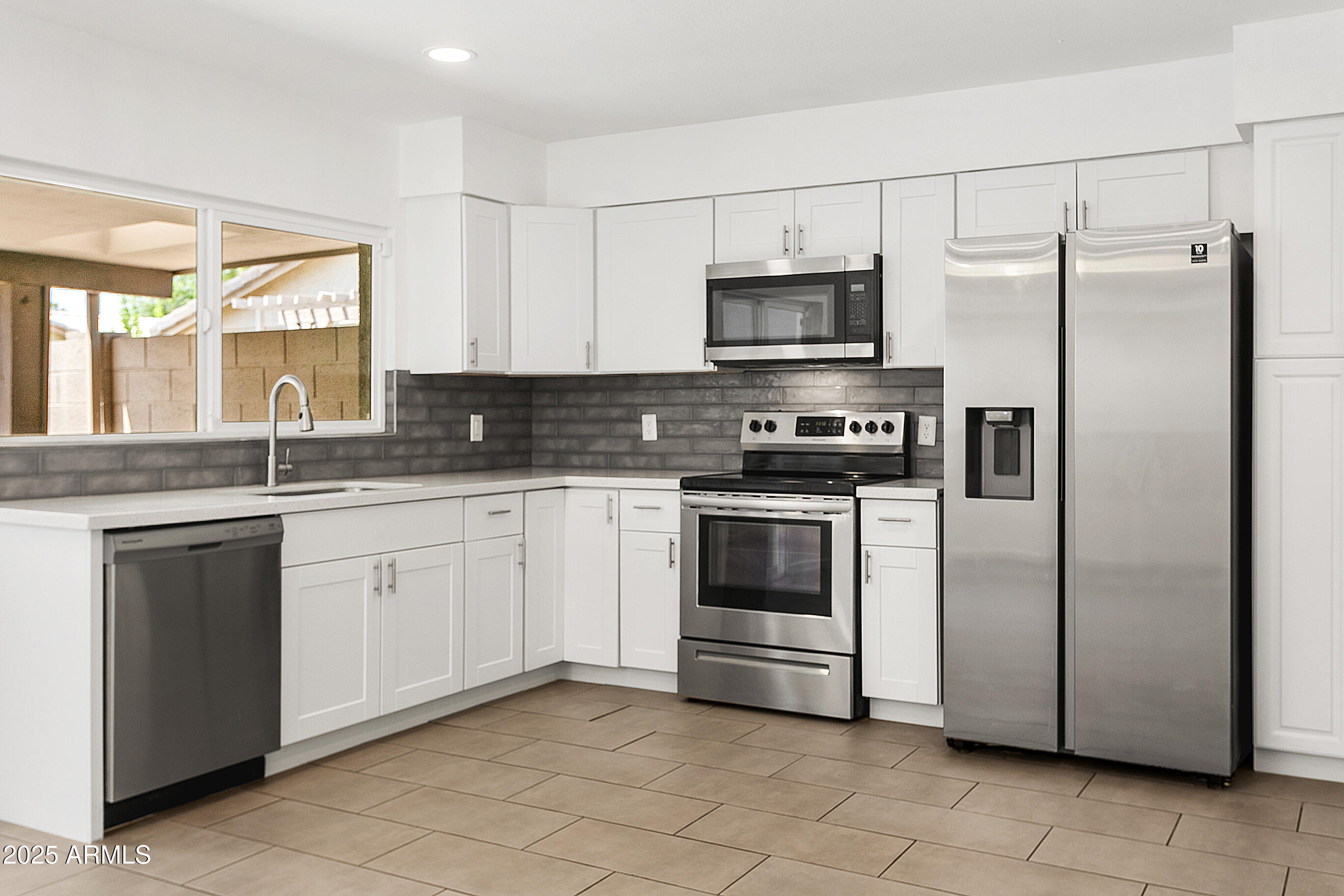 1527 East Westwind Way Tempe, AZ 85283 - Photo 8 of 25 1527EWestwindway008