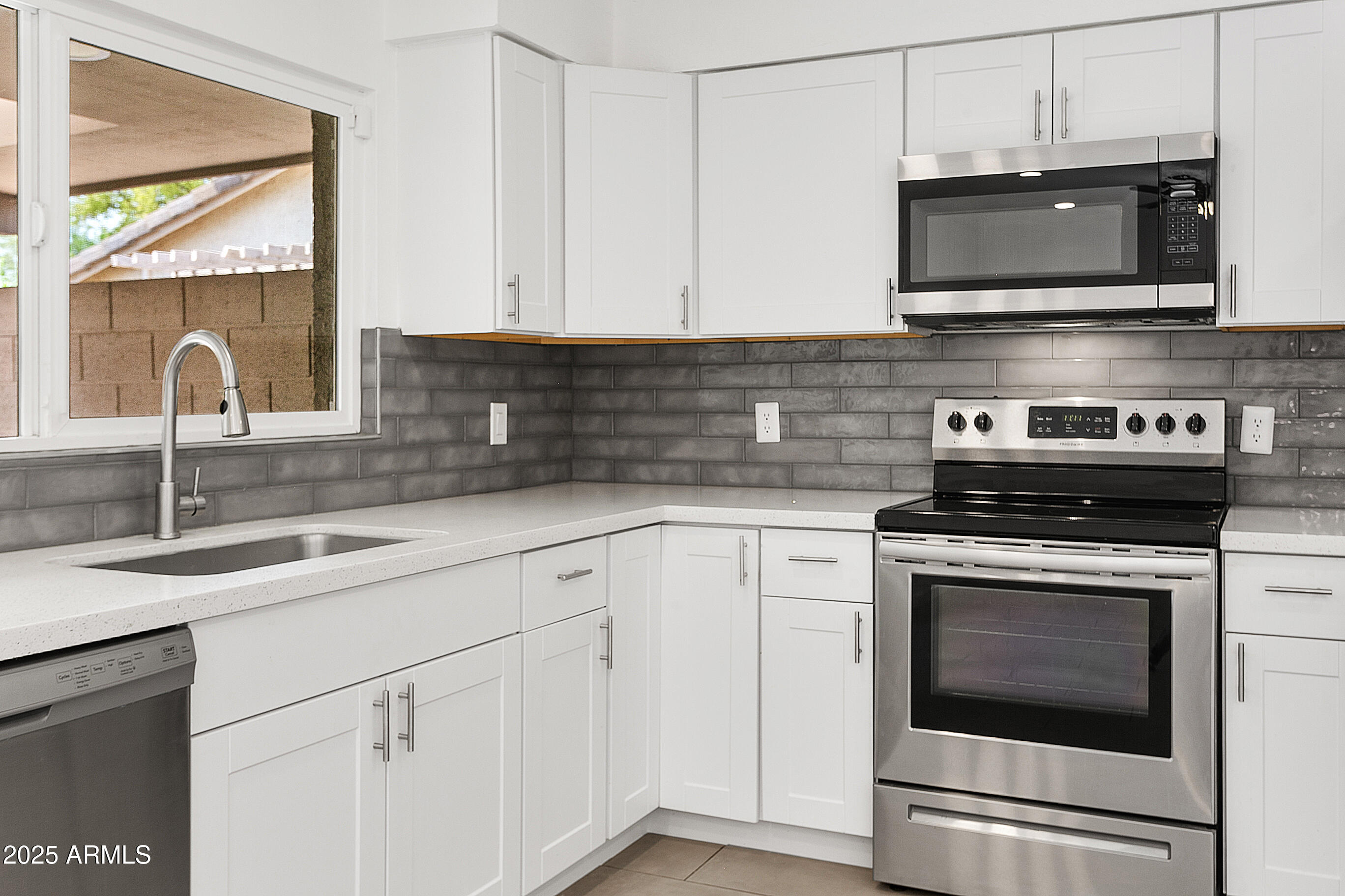 1527 East Westwind Way Tempe, AZ 85283 - Photo 9 of 25 1527EWestwindway009