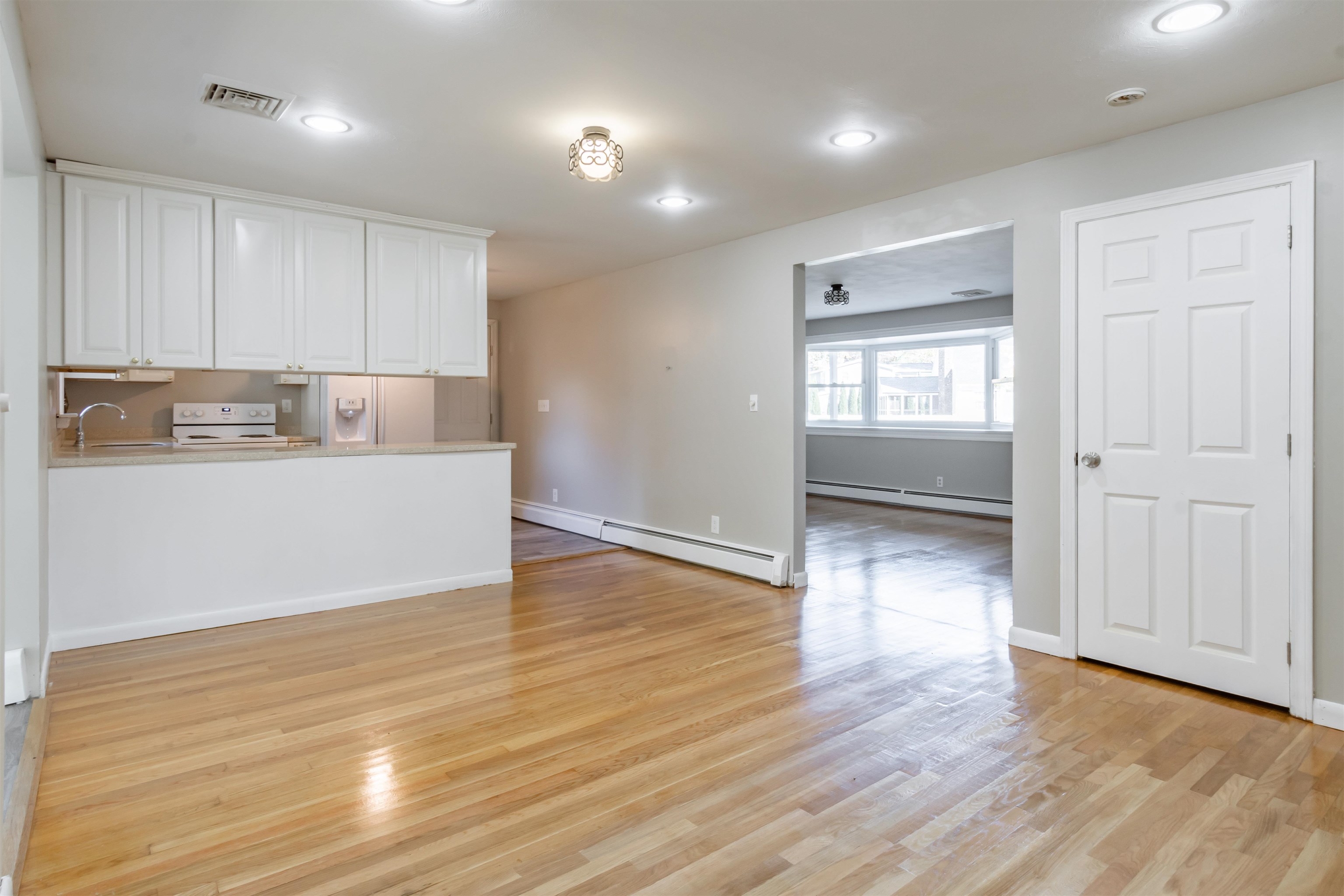 8 Stonehaven Road Nashua, NH 03062 - Photo 2 of 20