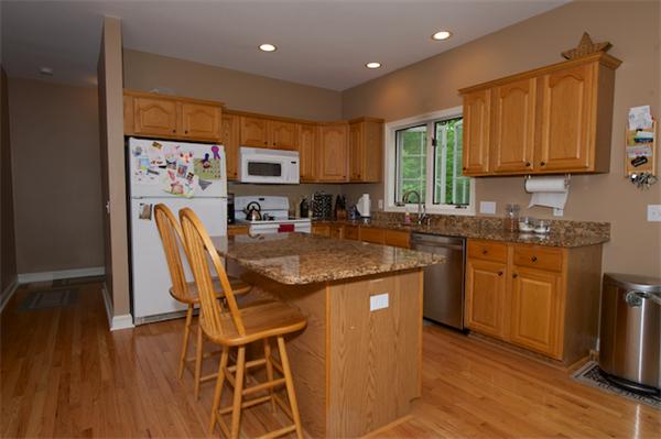 29 Joseph Road Shrewsbury, MA 01545 - Photo 3 of 14 Gallery Image 3
