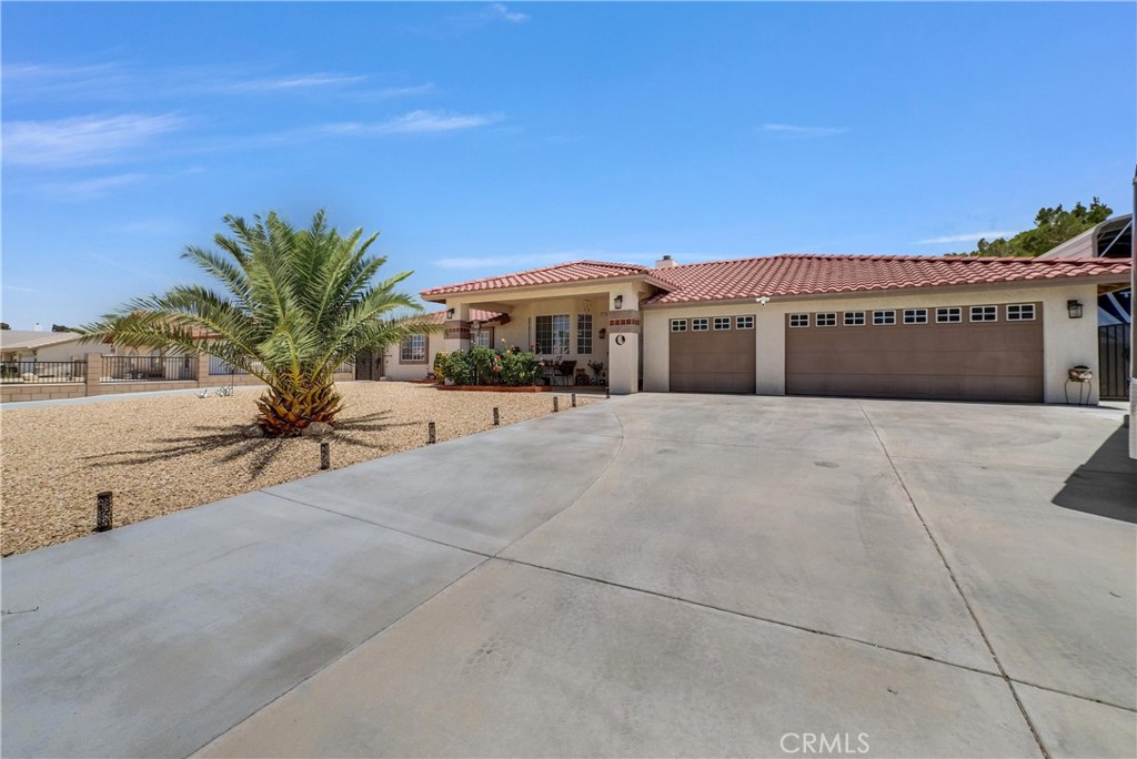 13931 Falling Leaf Road Apple Valley, CA 92307 - Photo 24 of 50 view of 3 car garage