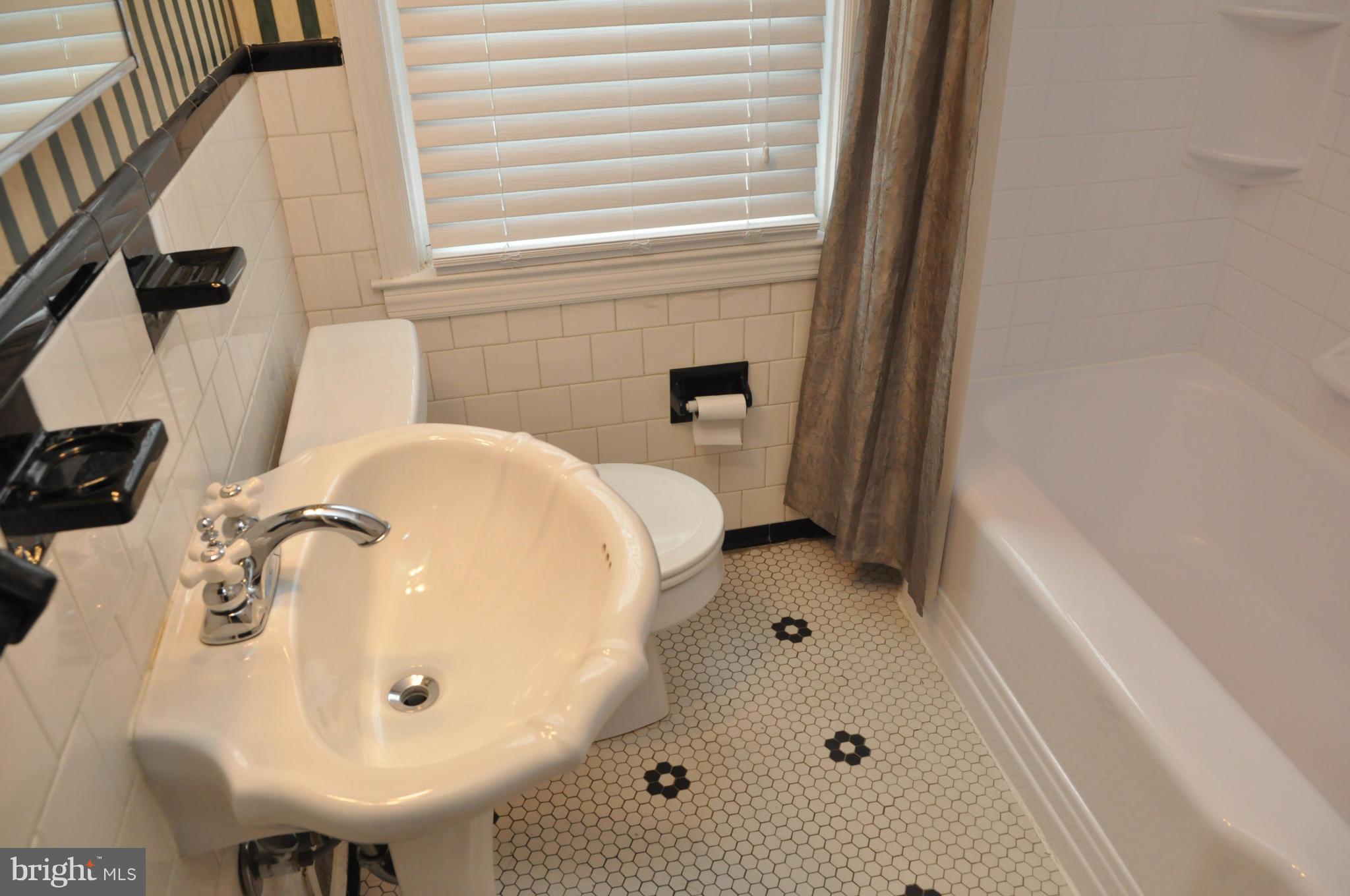 309 Greenlow Road Catonsville, MD 21228 - Photo 14 of 30 Bath