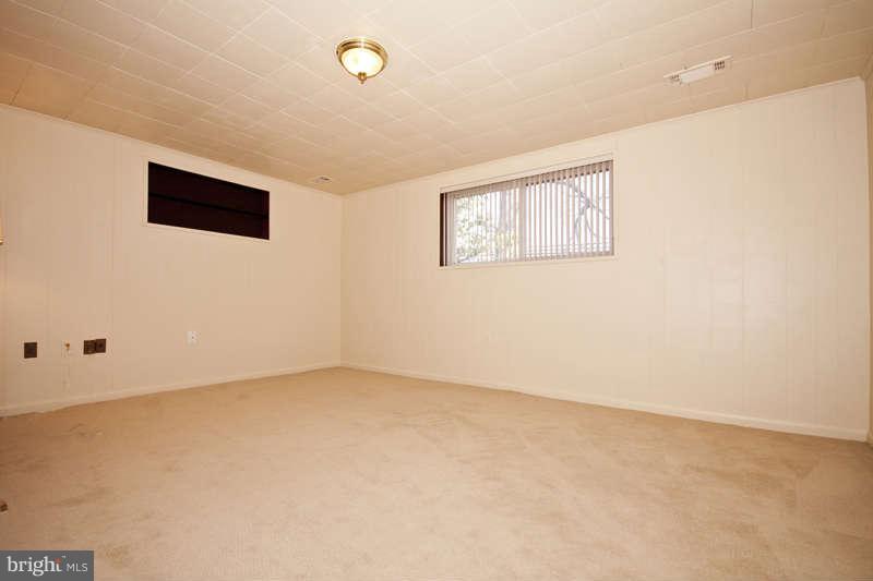 909 Cromwell Bridge Road Baltimore, MD 21286 - Photo 22 of 28 Family Room