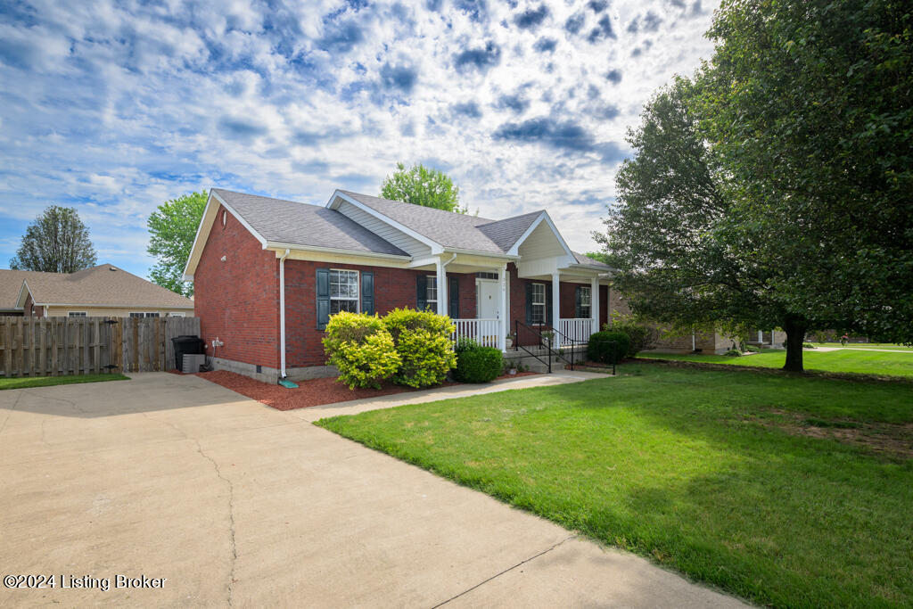 336 Forest Ridge Drive Mount Washington, KY 40047 - Photo 2 of 24 E22506C1-7156-43FD-8902-5BDDB6C24A55